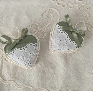 Cuore shabby chic decorato con chiave
