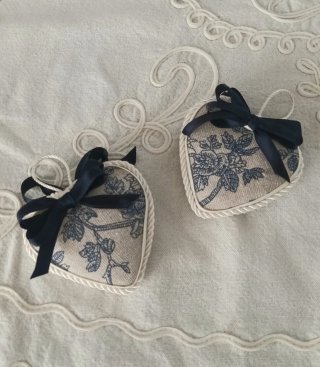 Cuore shabby chic decorato con chiave