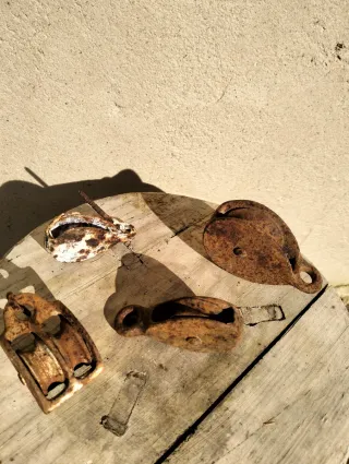 Lote 4 poleas antiguas oxidadas