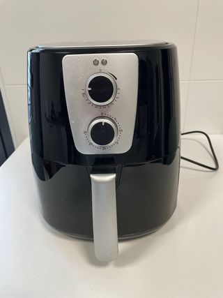 Freidora de aire negra