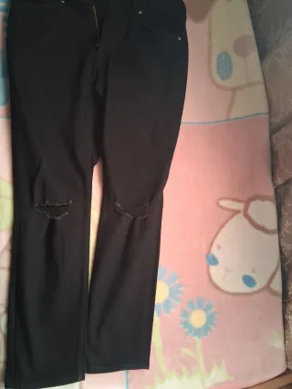 Pantalón vaquero hombre pitillo con rotos