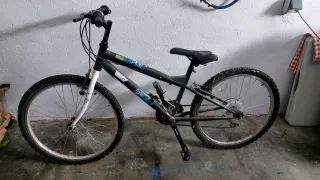 Bicicleta infantil negra