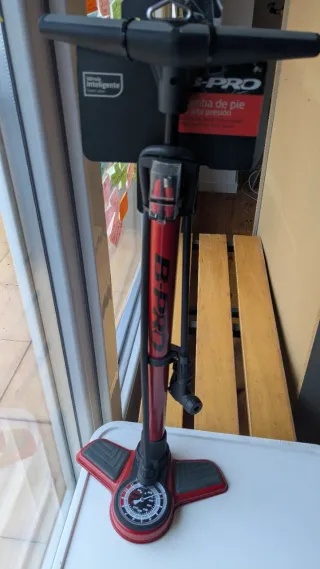 Inflador bicicleta B-PRO amb manòmetre. Mancha.