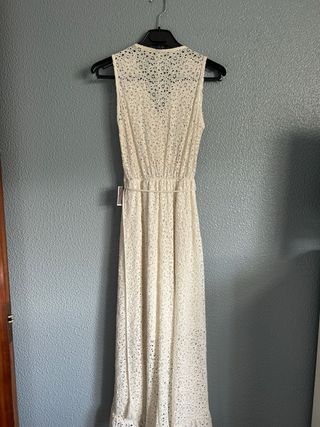 Vestido blanco y dorado encaje