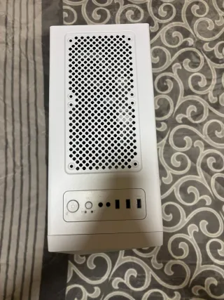 Pc gaming RGB Ryzen 5 2600X y monitor