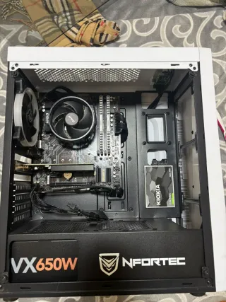 Pc gaming RGB Ryzen 5 2600X y monitor