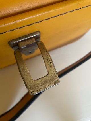 Maleta vintage amarilla