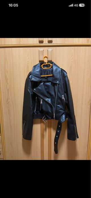 Chaqueta de cuero negra