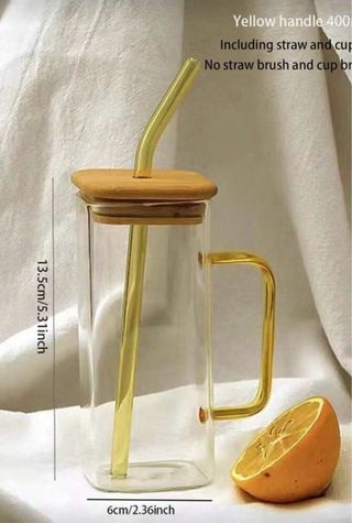 Bicchiere in vetro con manico oro