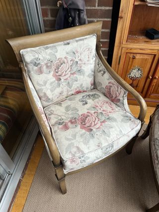 Poltrona vintage floreale in legno