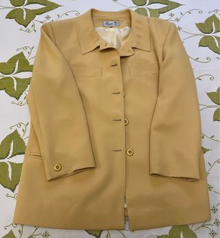 Chaquetones azul y amarillo