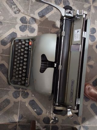 Máquina de escribir Hispano Olivetti Lexicon 80