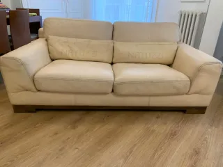 Sofá Natuzzi de piel beige