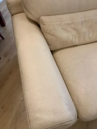 Sofá Natuzzi de piel beige