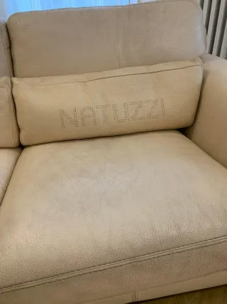 Sofá Natuzzi de piel beige