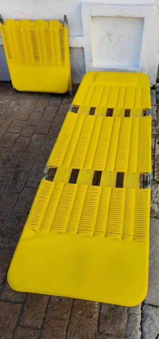 Tumbona plegable amarilla