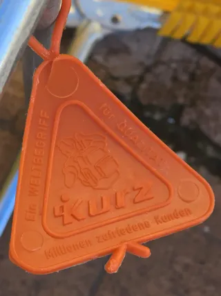 Tumbona plegable amarilla