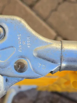 Tumbona plegable amarilla