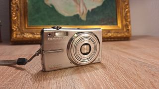 Olympus FE-250 Cámara Digital 8.0 MP Plata