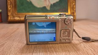 Olympus FE-250 Cámara Digital 8.0 MP Plata