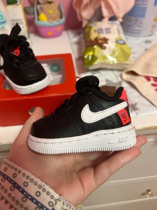 Zapatillas Nike Air Force 1 Bebé Negras Rojas