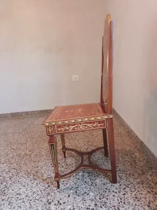 Silla de marquetería de madera