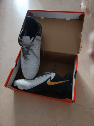 Zapatillas de fútbol Nike dorado