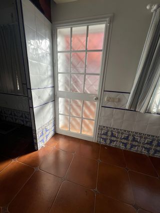 Puerta aluminio con palillería