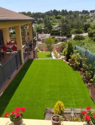 Montaje de césped artificial económico