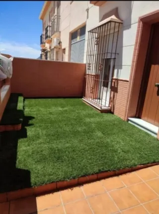 Montaje de césped artificial económico