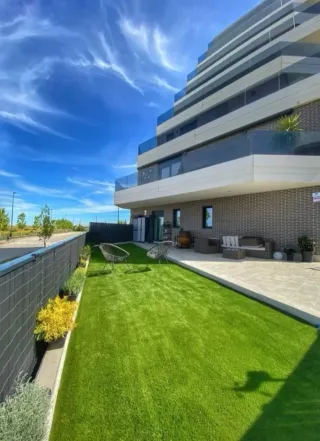 Montaje de césped artificial económico