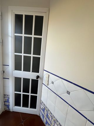 Puerta aluminio palillería