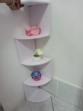 Scaffale angolare bianco in legno