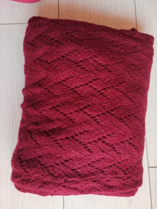 Cardigan rosso lavorato a maglia