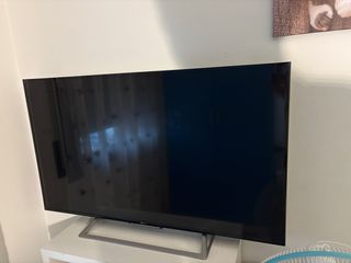 Televisión Sony Negra y Plateada