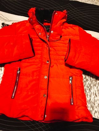 Chaqueta roja acolchada