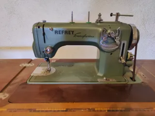 Máquina de coser antigua Refrey Transforma