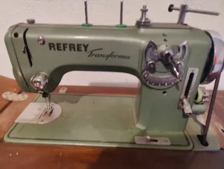 Máquina de coser antigua Refrey Transforma