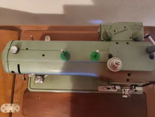 Máquina de coser antigua Refrey Transforma