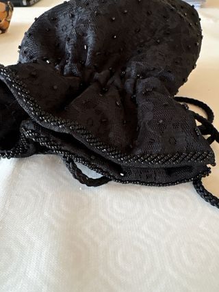 Pochette nera in pizzo con perline