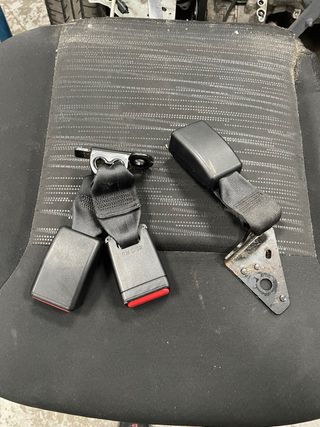 Enganches cinturones traseros Peugeot 208