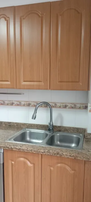 Muebles de cocina madera y fregadero encimera no