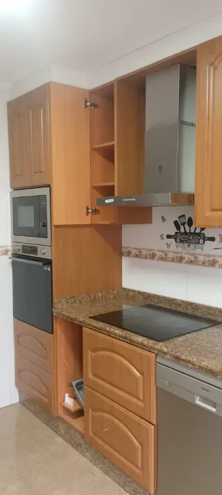 Muebles de cocina madera y fregadero encimera no