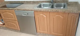 Muebles de cocina madera y fregadero encimera no