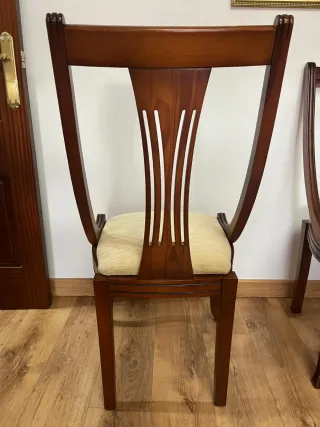 Silla de comedor de madera. Precio unidad