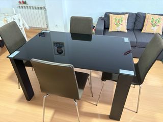 Mesa de comedor de cristal negra