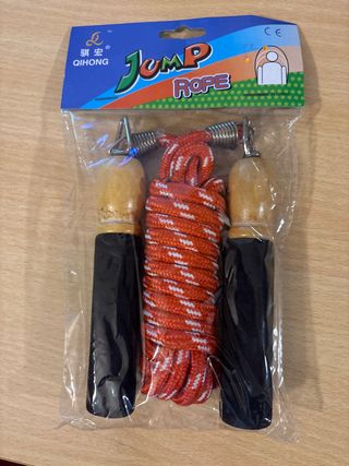 Cuerda de saltar. Sin usar.