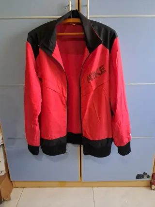 Conjunto deportivo Nike rojo y negro