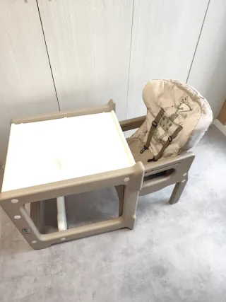 Trona bebé,niño. Convertible en mesa