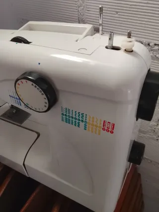 Máquina de coser Lervia